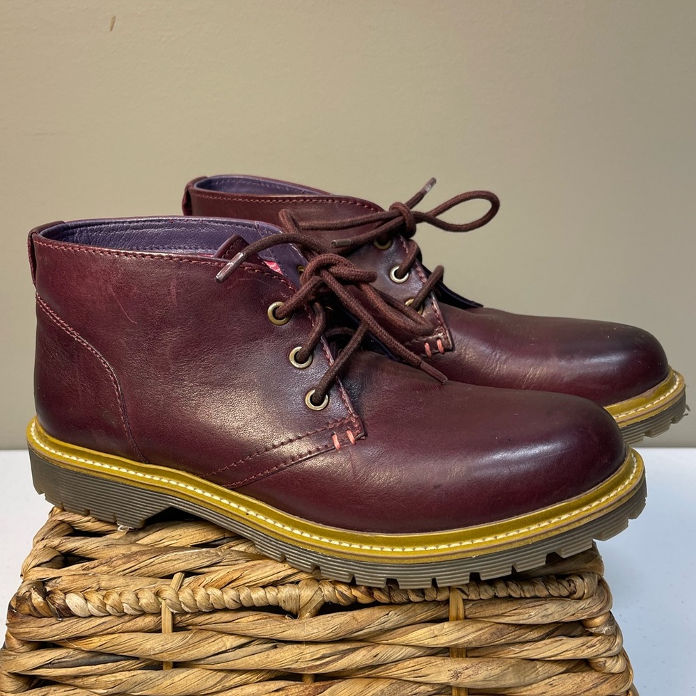 Women's Leather Ankle Booties in plum/Burgundy